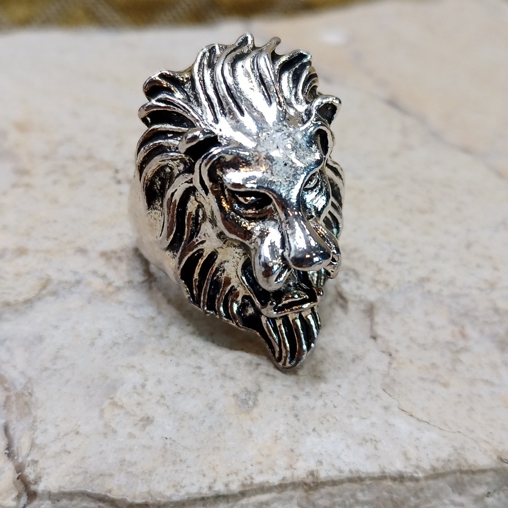Chunky putter silver Roaring Lion ring sz9